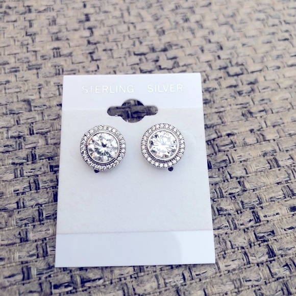 Brand New Beautiful round Sterling Silver 925 stud earrings Cubic zirconia - Picture 2 of 4